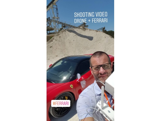 Shooting video wedding. Operatore drone...