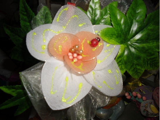 FIORE FATTO A MANO DI COLLANT...