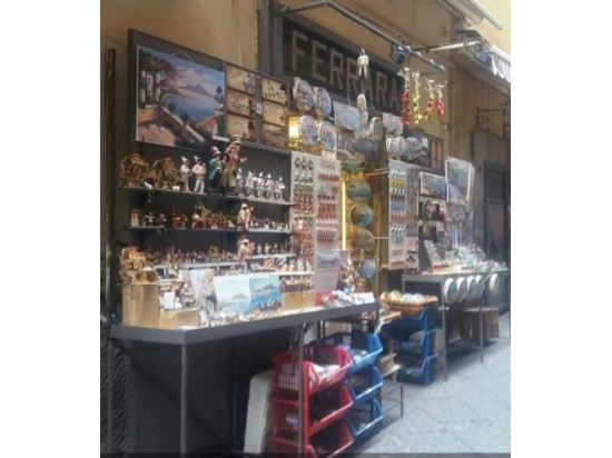 Laboratorio e punto vendita a Napoli in Via San Gr...