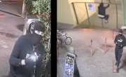 Banditi all'assalto del bar-tabacchi della stazione: telecamera li incastra. VIDEO