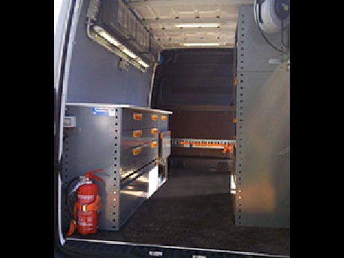 L’officina mobile Store Van per impianti elettrici realizzata su Volkswagen Crafter L2H2.